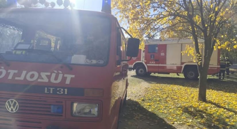 Hiába a tűzgyújtási tilalom, avart égettek Öcsön – tűzoltóknak kellett közbelépniük (fotók)