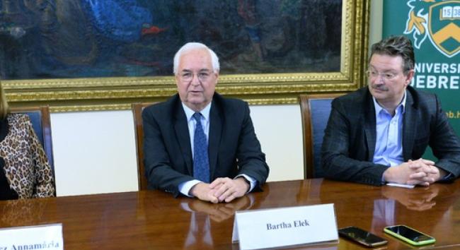 Tehetséges középiskolásokat támogat a Debreceni Egyetem