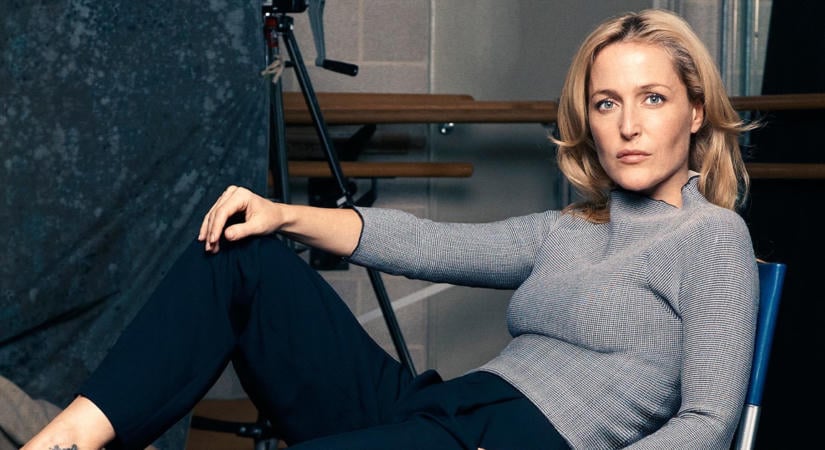 Gillian Andersonnak elege lett a melltartókból – Az X-akták 57 éves bombázója durván kiakadt