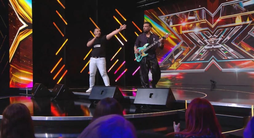 Gáspár Laci basszusgitározva duettezett az X-Faktor versenyzőjével