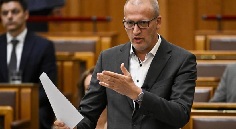 Pályázatot írt ki a kormány a határon túli magyar sajtó támogatására