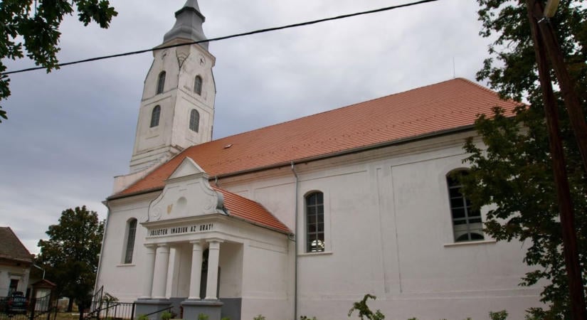 Súlyos károkat okozott a beázás, mégis sikerült megmenteni a Nagytemplomot