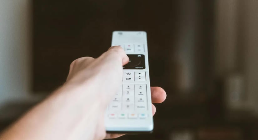 "A meztelen melleimet az arcába nyomom és könyörgök, hogy legyen rossz fiú - erre ő csak tévézni akar"