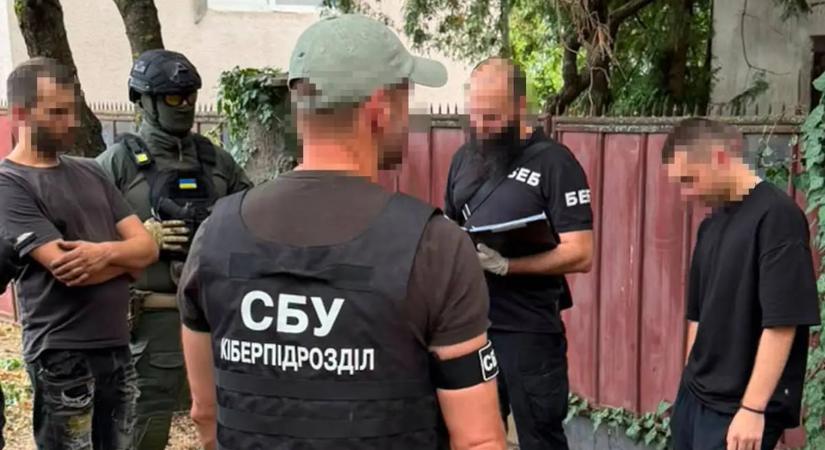 Hamis okmányokat gyártottak egy garázsban Kárpátalján, lebuktak