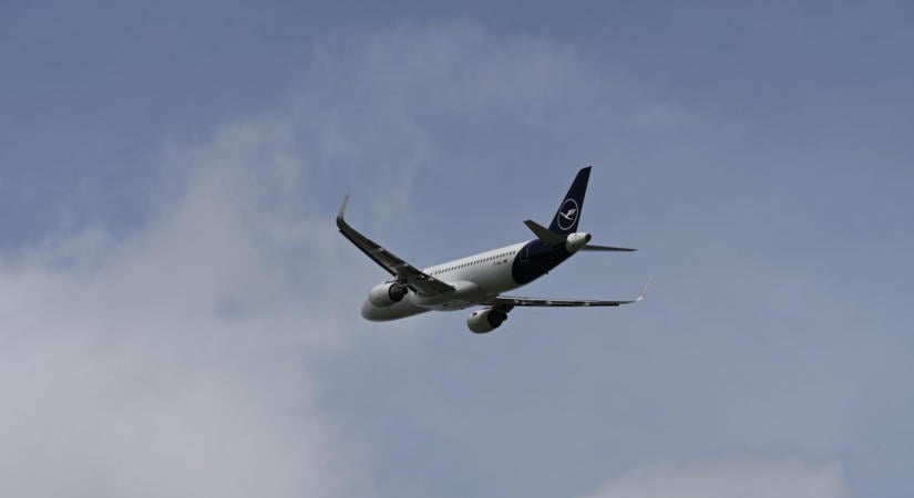 Itt mégis mi történik? Egy Lufthansa repülőgép órákon keresztül körözött Baranya felett