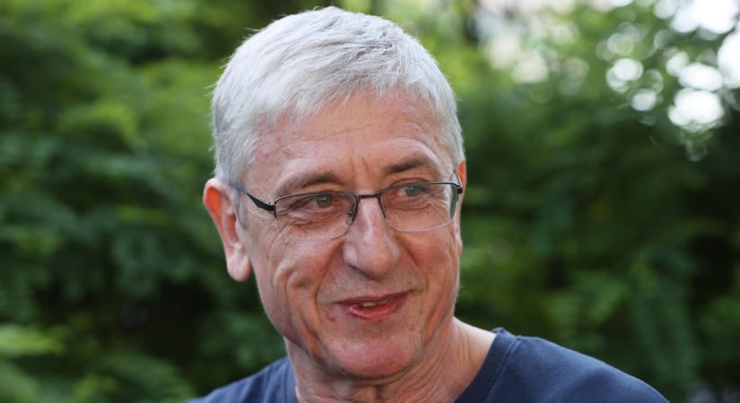 Gyurcsány Ferenc magányos őszi sétával idézte fel a DK alapításának évfordulóját