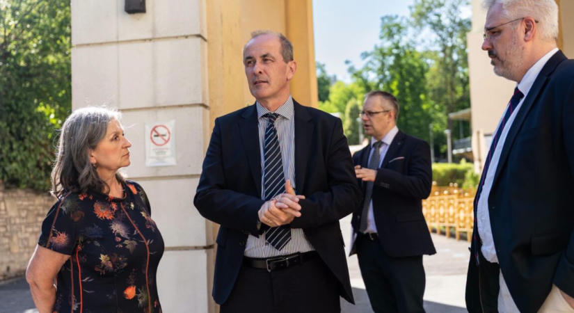 Hegedűs Zsolt pillanatok alatt söpörte le Takács Péter kritikáit – videón a hét egyik legnagyobb parlamenti vitája