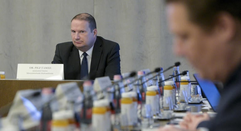 Megerősítette a rendőrség, hogy gyanúsítottként hallgattak ki egy volt államtitkárt