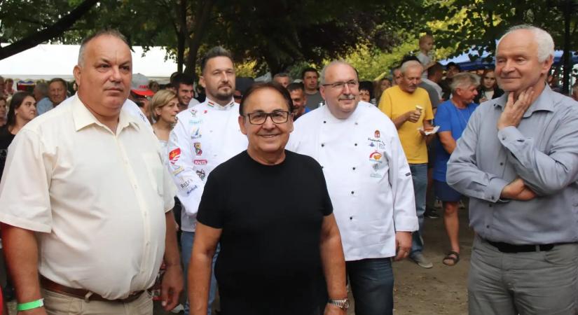 Kirámolták Fásy Ádám autóját, három bankkártyáját is ellopták