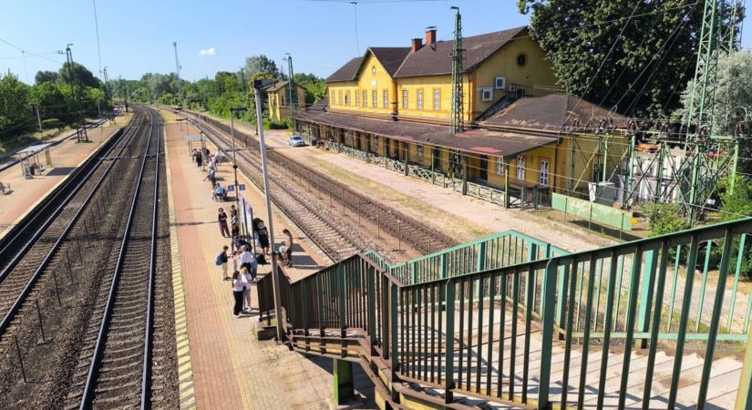 10 év után végre történhet valami a tatai vasútállomás felújításával