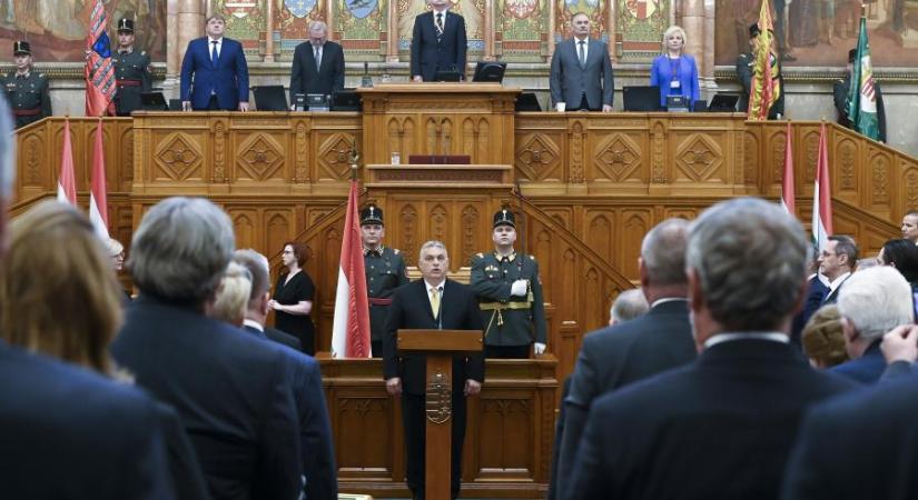 Miközben Orbán Viktor éppen a beiktatási beszédét tartotta, a forint beszakadt egy kicsit