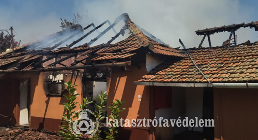 Felrobbant két gázpalack, tűz ütött ki egy kondorosi épületben