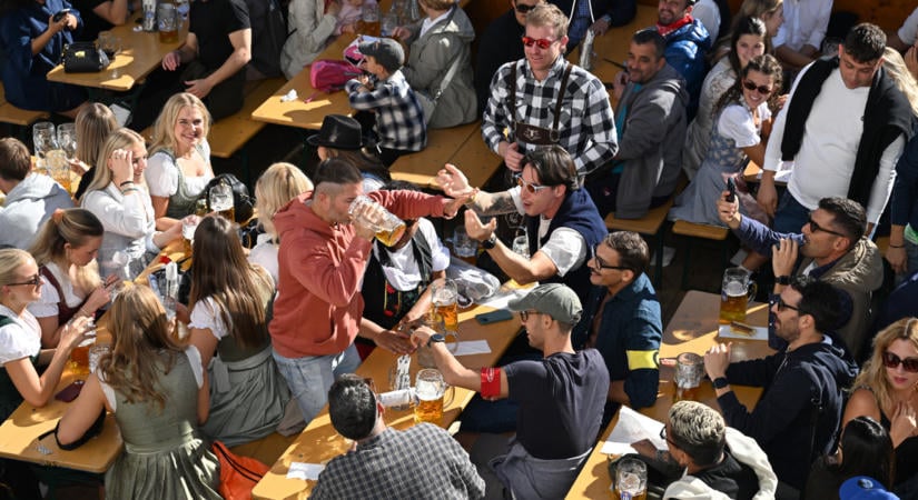 Több millió korsó sör fogyott az Oktoberfesten, amely rekordlátogatottságot hozott