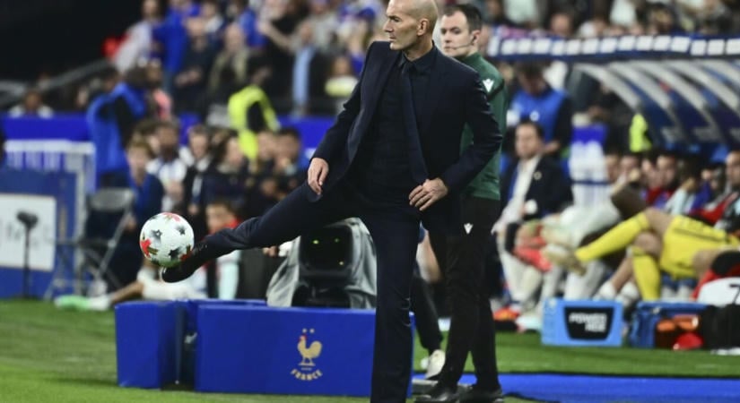 Elámulsz, hogyan veszi le Zidane a labdát még ma is, ráadásul öltönyben!