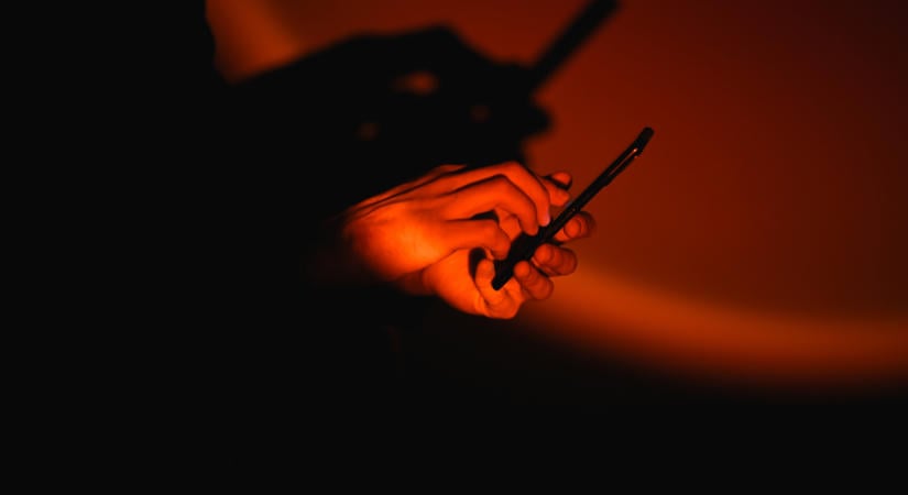 Autós applikáción keresztül zaklatta volt feleségét egy férfi