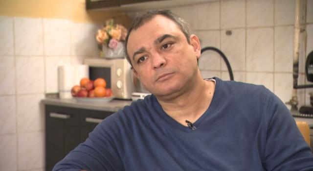 „Nekem itt befellegzett” – otthonában fogadta stábunkat a köztévé volt riportere, aki prostituáltaknak adott ki lakásokat