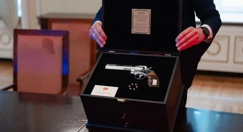 Erdogan szokatlan ajándéka több vezetőnek is fejtörést okozott
