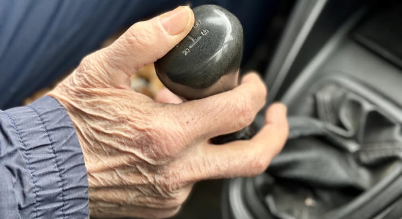 A rendőrök állították meg a forgalommal szemben hajtó, 90 éves sofőrt