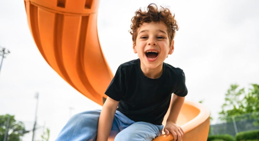 Mi az a Playborhood? Íme a szülői trend, amire képernyőmániás gyerekeknek valójában szükségük van