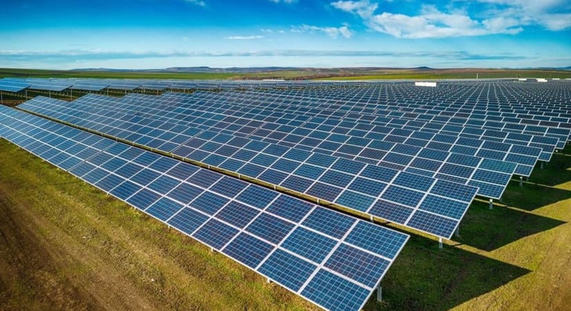 Ennek az egész EU-ban csodájára fognak járni: az unió legnagyobb napelemparkja épül a magyar határ közvetlen közelében – komoly lökést kaphat Románia energiatermelése