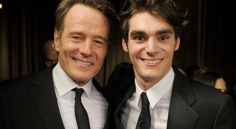 „Hiányozni fogsz, fiam” - Így emlékezett vissza Bryan Cranston a 34 évesen elhunyt RJ Mitte-re, akinek a halála okát is megerősítették közben