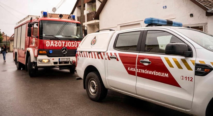Súlyos gázrobbanás egy családi házban, mentőhelikopter is érkezett