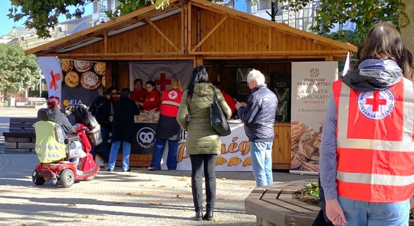 Négy mázsa kenyeret és több mint ezer péksüteményt osztanak ki pénteken Nyíregyházán (fotók, videó)