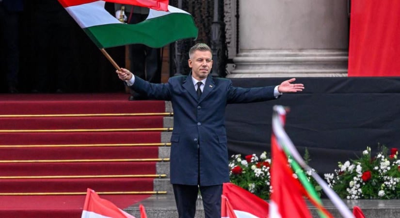 Vallási közösségek lettek a pártokból, a politikai vezérekben vakon hisznek a hívek
