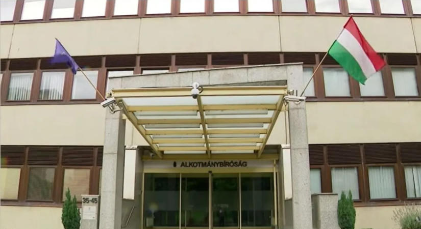 Az Alaptörvény 17. módosításáról tárgyal az Alkotmánybíróság