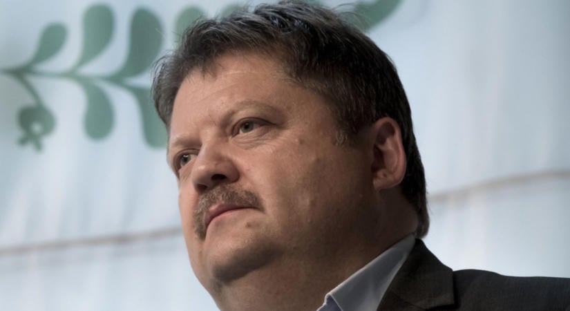 Szász Jenő felmondott