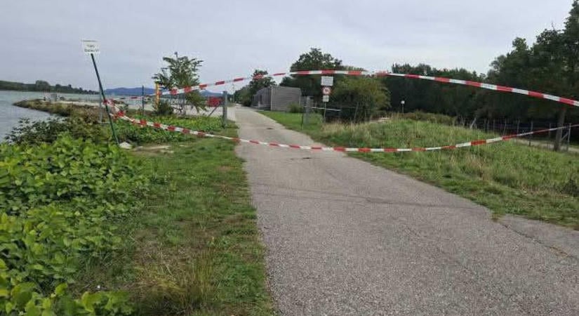 Brutális e-rolleres baleset a szomszédban: 115 km/h-val csapódott egy acélkapunak a tinédzser