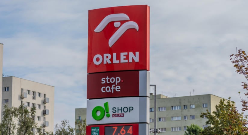 Épp a választások előtt olcsósította az üzemanyagárakat az Orlen – Kattant a bilincs a lengyel olajvállalat néhány vezetőjének csuklóján