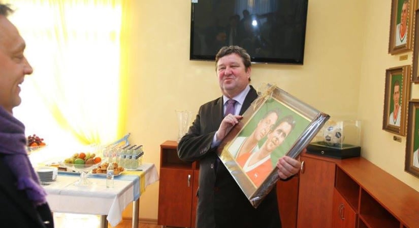 Kölcsönadták Tállai Andrásnak, majd lába kelt az Aranycsapat egykori játékosa világbajnoki érmének