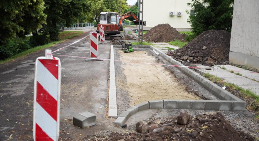 Milliós beruházásokkal szépül és épül a Sarkad úthálózata