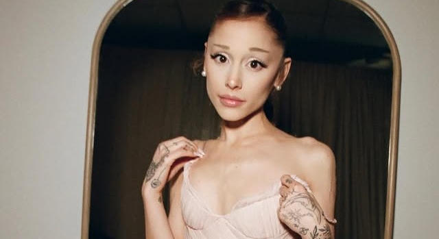 Ariana Grande letette a magas sarkút