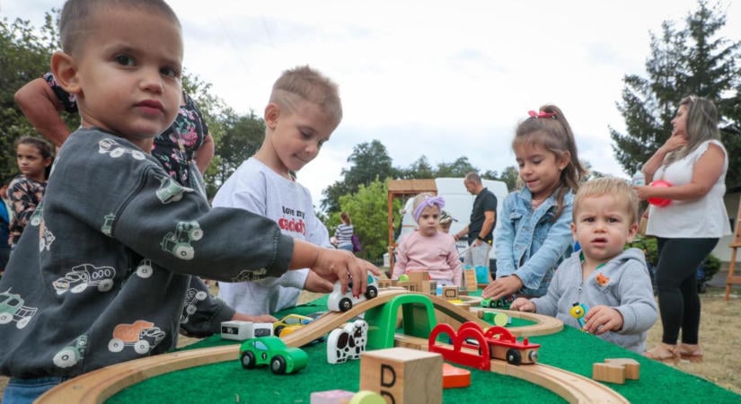 Tenyérnyi babákból vidám gyerekek: Idén is összegyűltek a vasi koraszülöttek Velemben - sok fotó