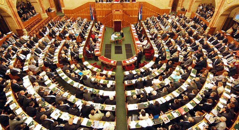 Kiderült, mit keresett a „titokzatos vendég” a Fidesz-KDNP páholyban