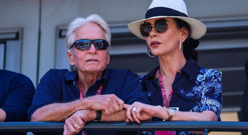 Catherine Zeta-Jones a tengerben csókolta meg 82 éves férjét – huszonöt év után is odavannak egymásért