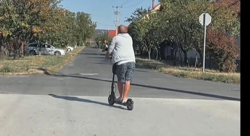 Ezt nem hiszed el! Videón a részeg, borsodi rolleres