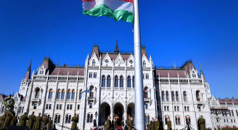 Történelmi programdömping Budapesten: Az 1956-os forradalom és szabadságharc 70. évfordulón újra ledöntik a Sztálin-szobrot