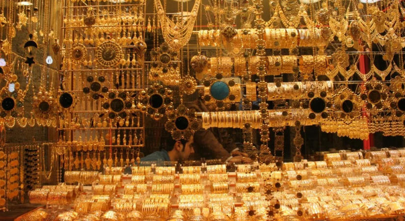 Nem elég a bombázás, durva adót is kivetnének Irán népére