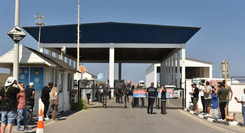 Fölborult egy komp 260 utassal a fedélzetén Észak-Ciprus partjainál, többen meghaltak
