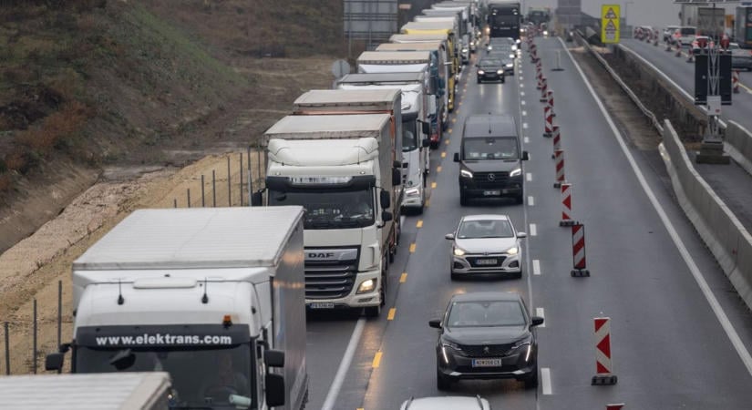 Baleset miatt több kilométeres a torlódás az M1-es autópályán