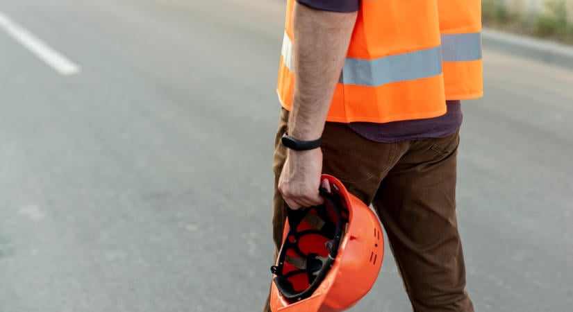 Burkolatjavítás miatt lassulhat a forgalom a 4-es főúton Karcagnál