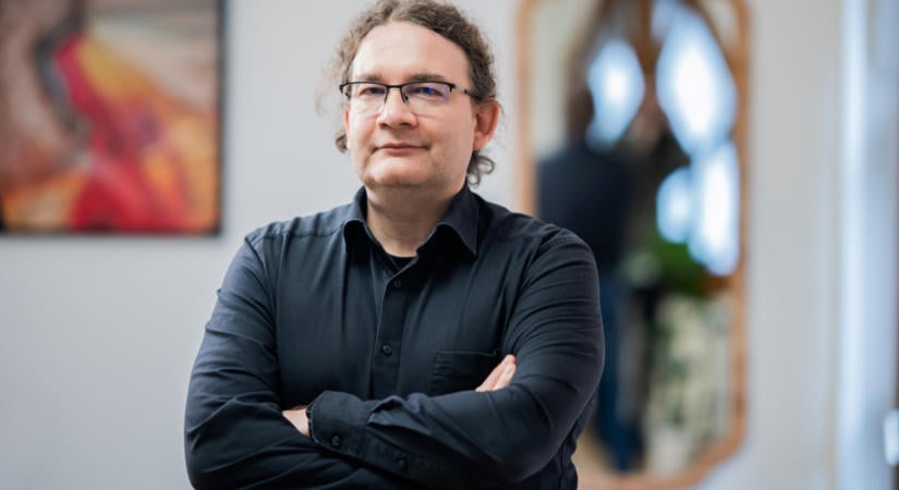 Rab Árpád jövőkutató: óriási szürke zóna, mi történik az adatainkkal, miután meghalunk – ma már ez egy komoly árucikk