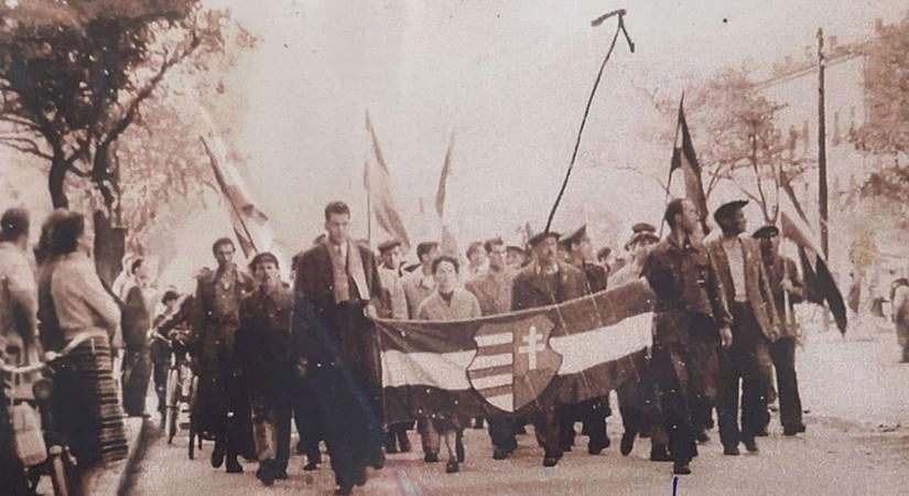 Október 23. Szolnokon: ingyenes színházi előadással és koszorúzásokkal várják a megemlékezőket