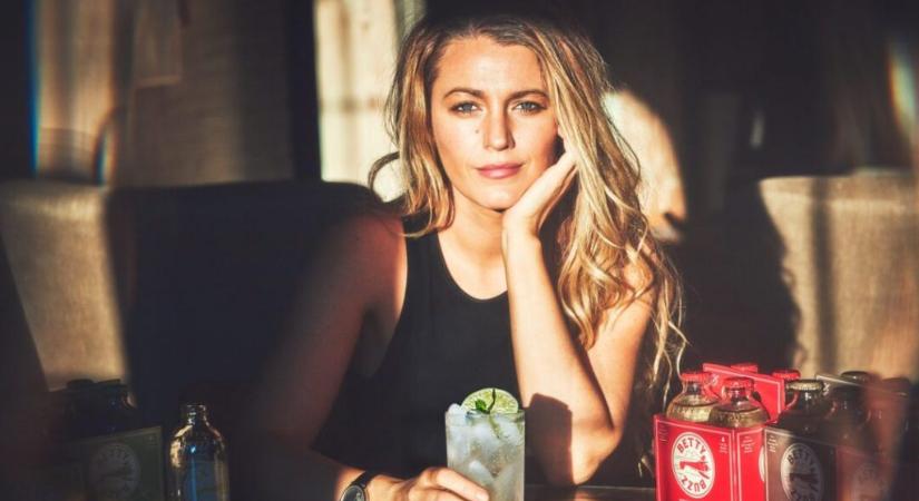 Blake Lively moktélkollekciót dobott a piacra, hogy támogassa az alkoholbetegséggel küzdőket