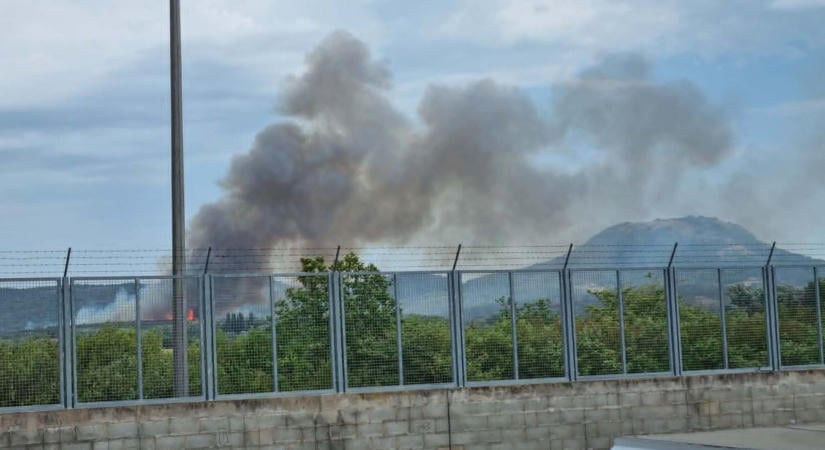 Újabb nagy tűz ütött ki Tapolcán, kilométerekről látszik a hatalmas füstoszlop (videók)