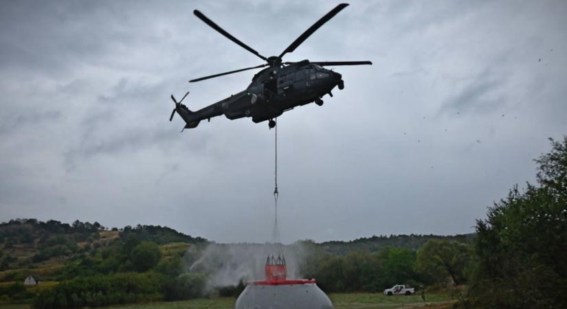 Szolnoki helikoptereket vetettek be a tűz megfékezésére a Bükkben – galéria