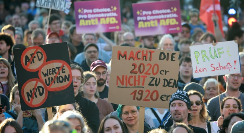 Két német egy hazában: a berlini fal újraépül – vagy végig ott állt?